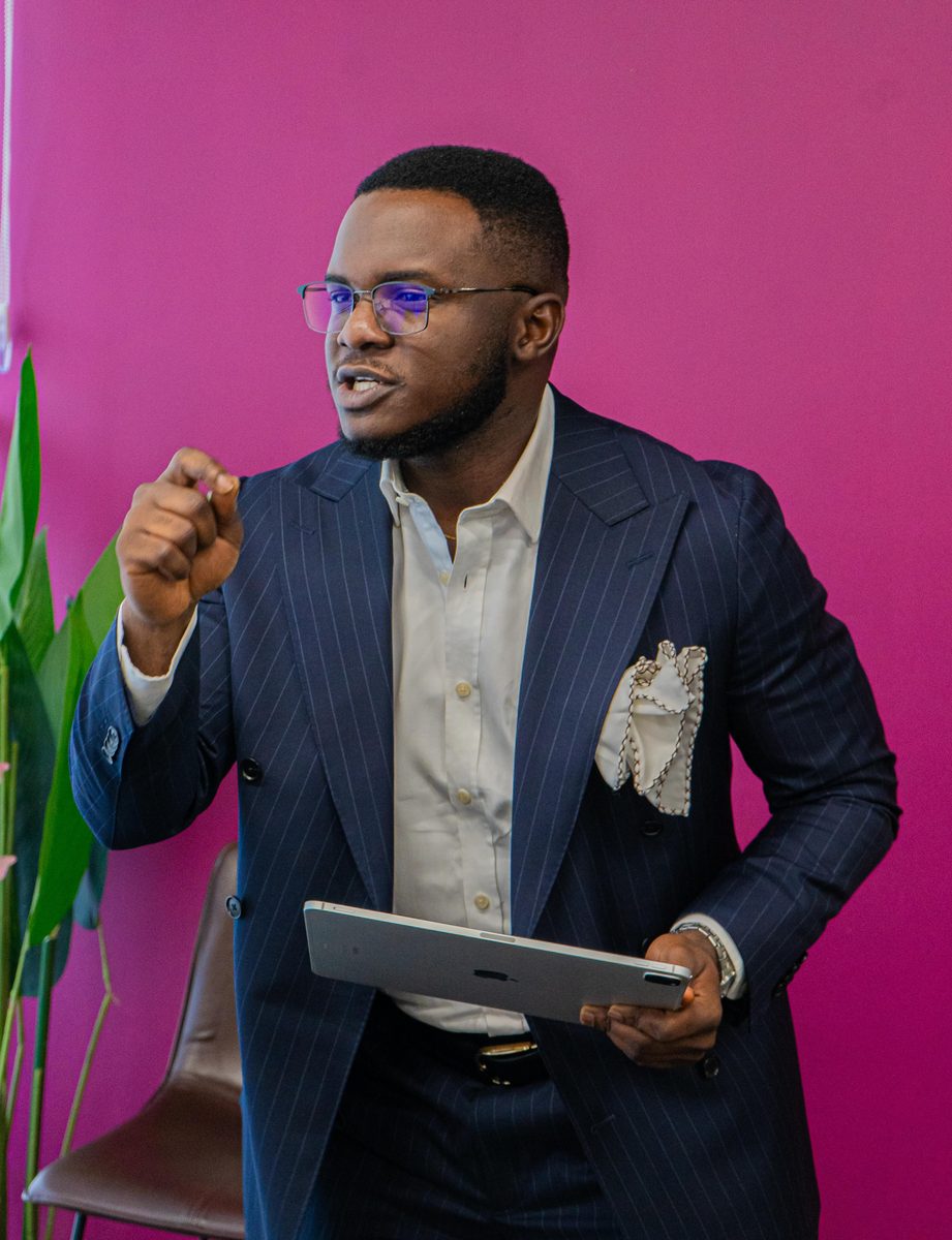 Oluwole Fapohunda presenting with a tablet